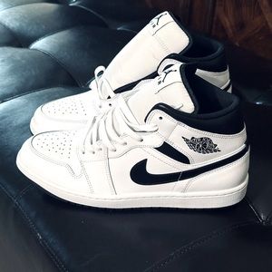 New Air Jordan 1 Mid. White/Black Blanc Noir